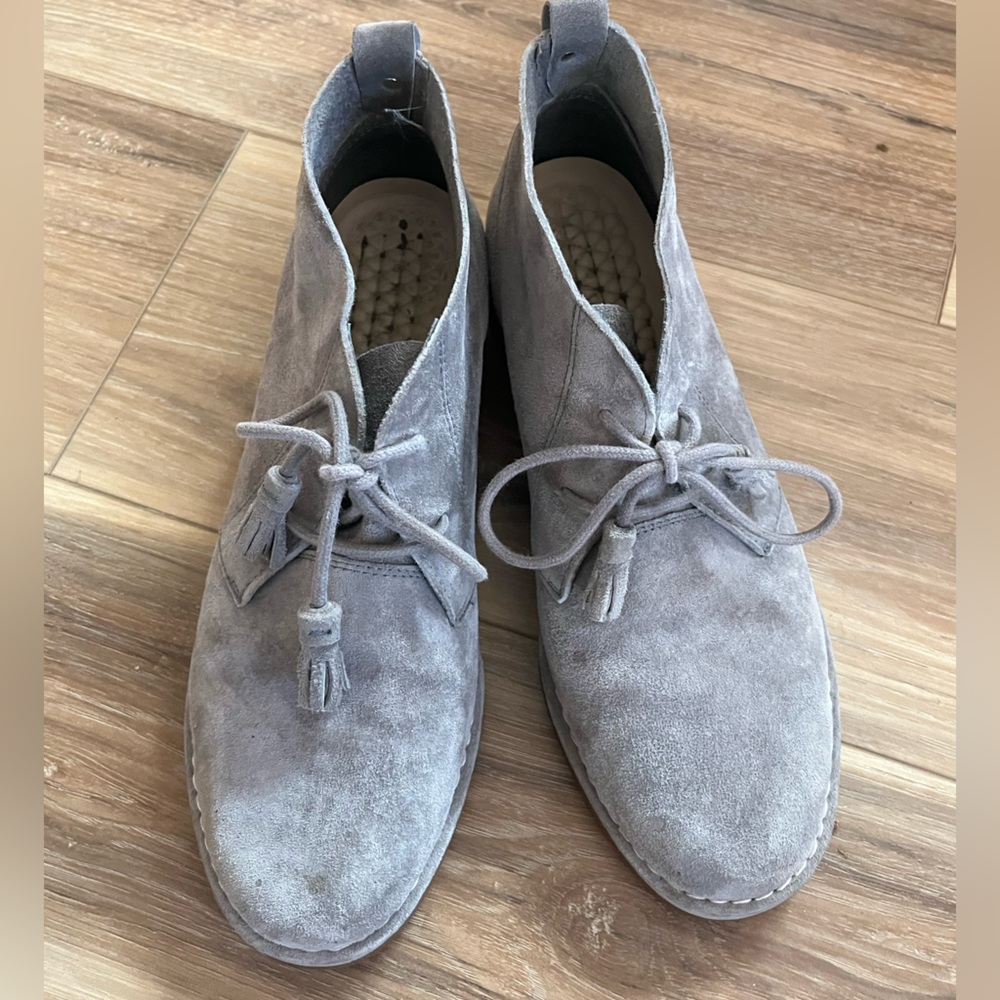 Genuine leather shoes with tassels